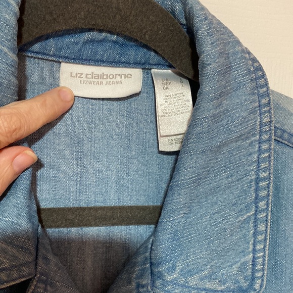 Liz Claiborne  original Liz  Wear Jean jacket.    Perfect. Size L - Picture 4 of 7